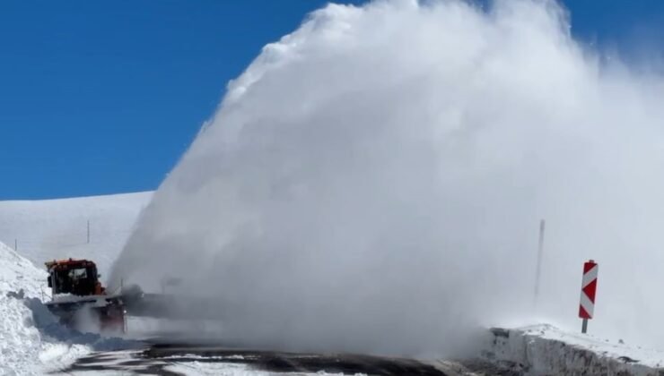 2 bin 540 rakımlı Sahara Geçidi’ne çığ düştü