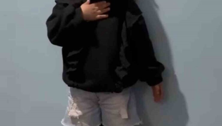 3 yaşındaki Avzem Türkeli’den duygulandıran İstiklal Marşı performansı