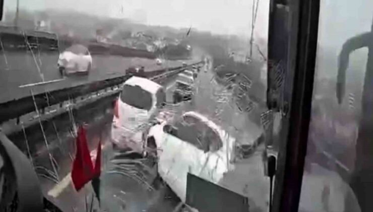 8 kişinin yaralandığı kaza anı kamerada