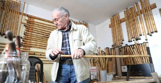 80 yaşında Çukurova kamışlarını sanata dönüştürüyor