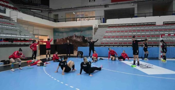 A Milli Kadın Hentbol Takımı, Çekya maçının hazırlıklarını Kastamonu’da sürdürdü