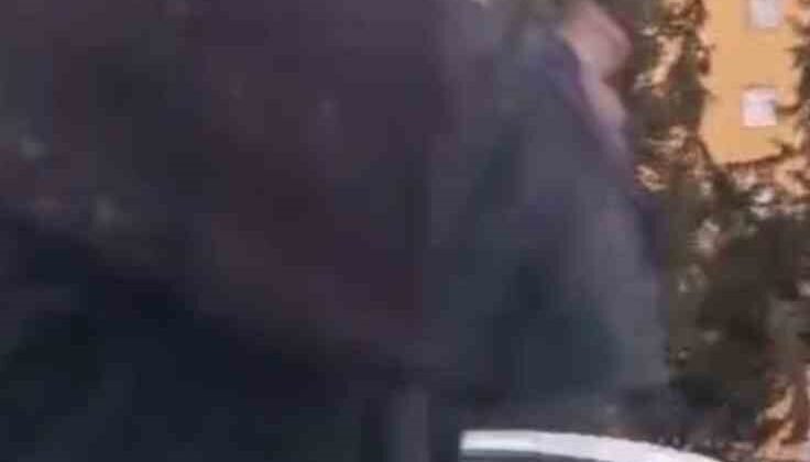 Adana’da trafikte yol verme kavgasında aracın önünü kesip saldırdılar