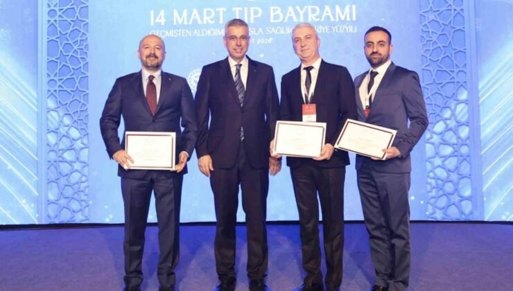 Adanalı sağlıkçılara “Yılın Hekimi” ve “Yılın Sağlık Çalışanı” ödülü