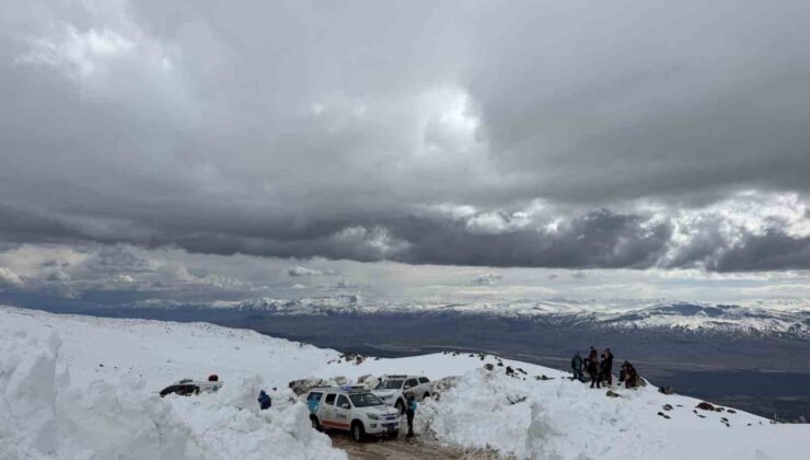 Ağrı Dağı’nda kaybolan dağcı için arama çalışması başlatıldı