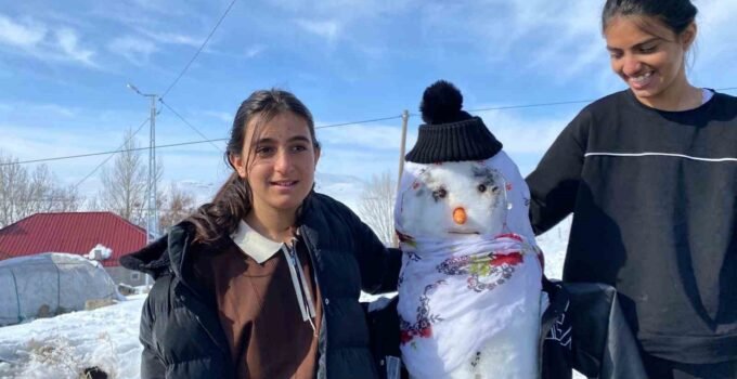 Ağrı’da kardan adamdan gelenek yaşatıldı