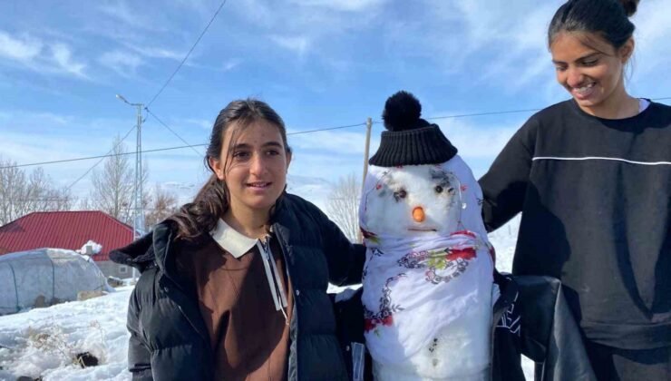 Ağrı’da kardan adamdan gelenek yaşatıldı
