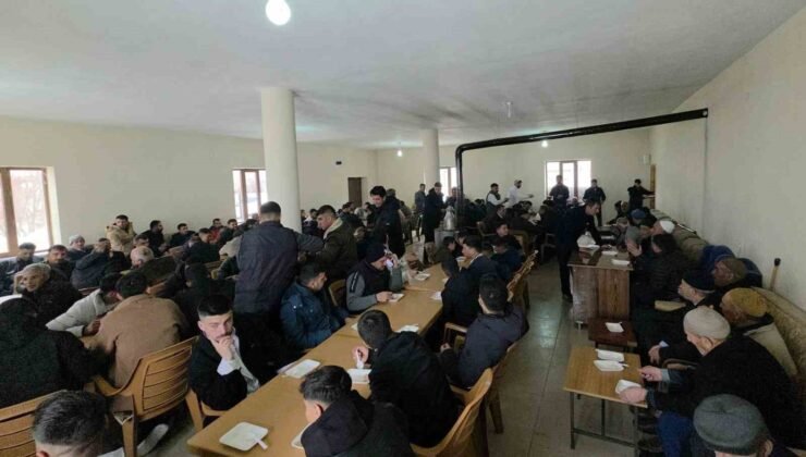 Ahlat’ta bayram geleneği yaşatılıyor: Halise yemeği aynı sofrada buluşturuyor