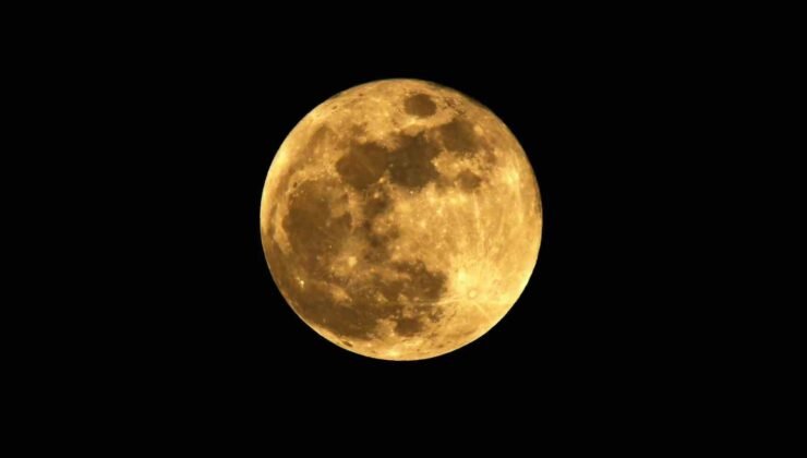 Ahlat’ta dolunay hayranlık uyandırdı