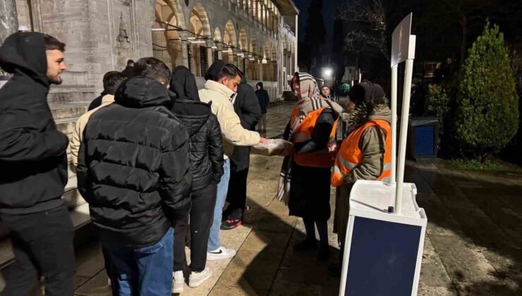 AK Parti İstanbul’dan 39 ilçenin 961 mahallesinde lokum ikramı
