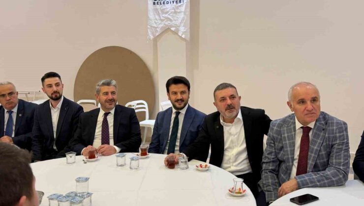 AK Parti Sincan Teşkilatı üyeleri iftarda buluştu