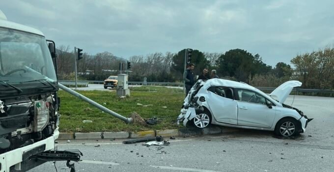 Akhisar’da OSB kavşağında trafik kazası: 1 yaralı