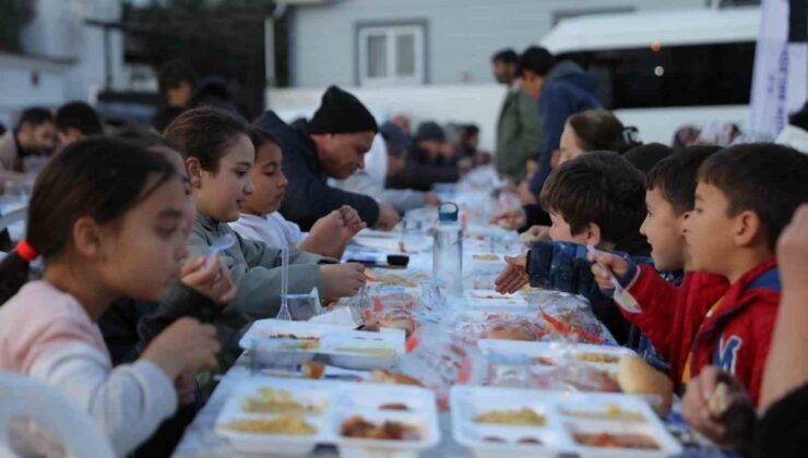 Akköylüler, Didim Belediyesi’nin iftar sofrasında buluştu