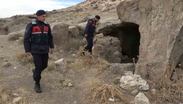 Aksaray’da jandarma ekipleri tarihi mekanlarda devriyede