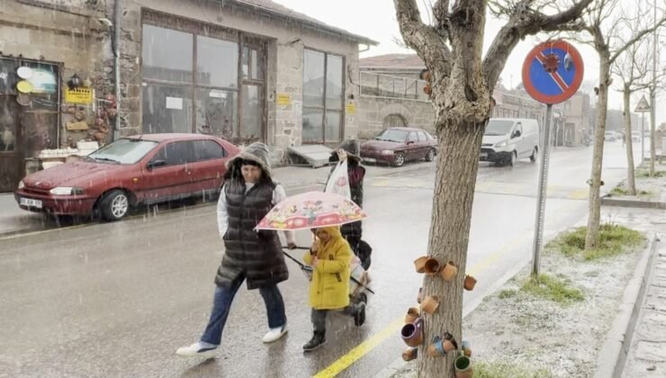 Aksaray’ın Güzelyurt ilçesinde şiddetli yağış etkili oluyor