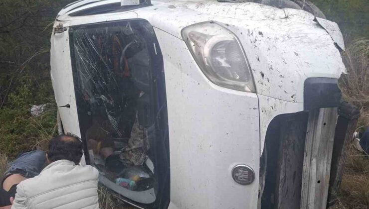 Akseki-Manavgat Karayolunda hafif ticari araç şarampole devrildi: 1’i ağır 6 yaralı