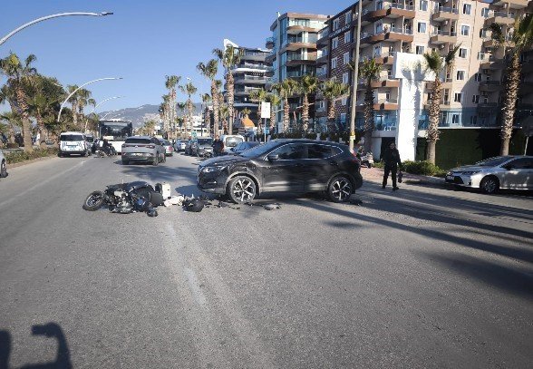 Alanya’da SUV motosiklet çarpıştı: 1 ölü 1, yaralı