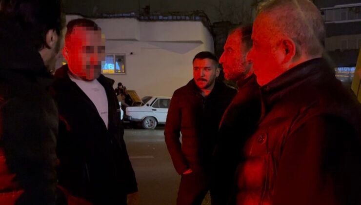 Alkollü sürücü ortalığı karıştırdı: Vatandaşı polis sandı, araç sahiplerini teselli etti