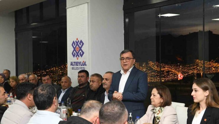 Altıeylül Belediyesi muhtarlarla ramazan sofrasını paylaştı