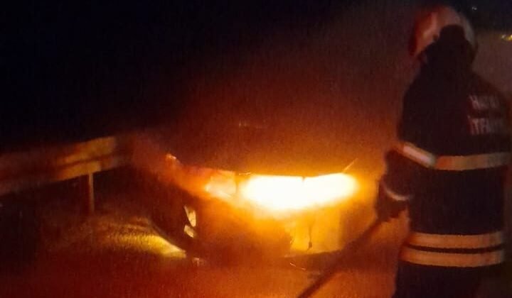 Altınözü’nde araç yangını