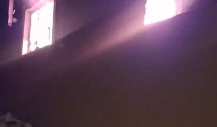 Altınözü’nde evden alevler yükseldi