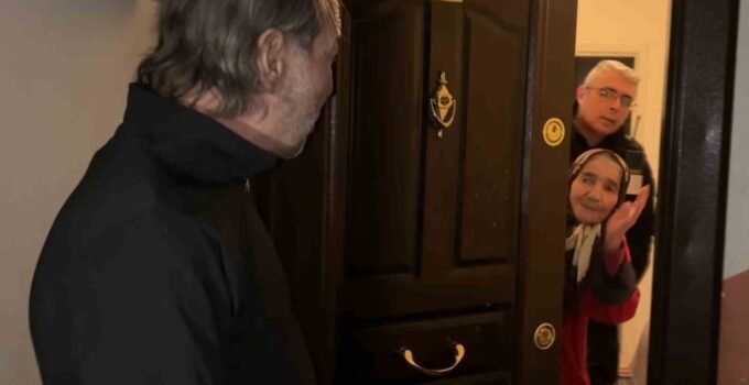 Alzheimer anne oğlunu unuttu, sokakta kalan oğlu için ekipler seferber oldu