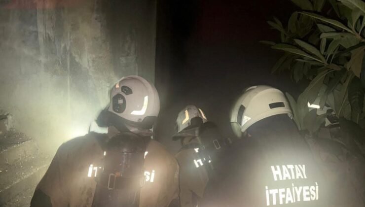 Antakya’da binanın bodrum katında yangın