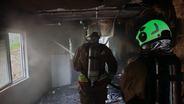 Antakya’da müstakil ev yanarak kullanılmaz hale geldi