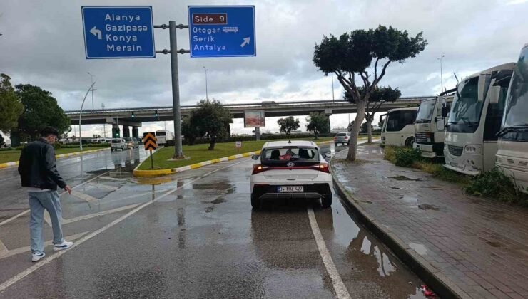 Antalya’da otomobille motosiklet çarpıştı: 2 yaralı
