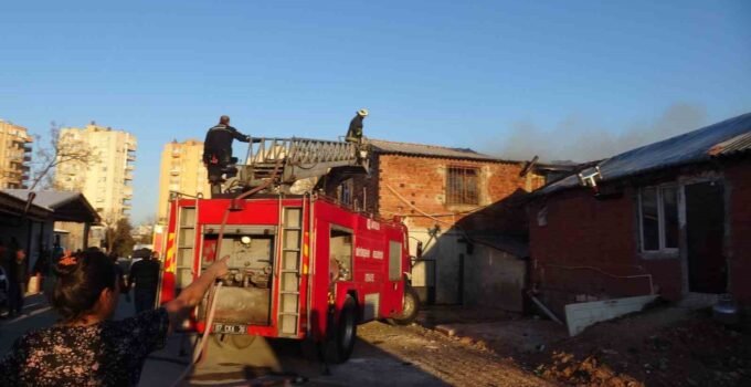Antalya’da yaşlı çiftin evi alevlere teslim oldu