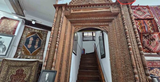 Antalya’daki halı dükkanında dekor olarak kullanılan tarihi mihrap Konya’ya dönüyor