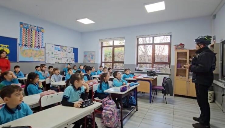 Arama kurtarma köpeği Tipo, öğrencilerin gözdesi oldu