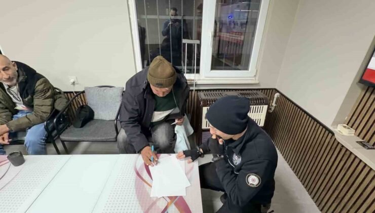 Arnavutköy’de engelli vatandaş bulduğu parayı polise teslim etti