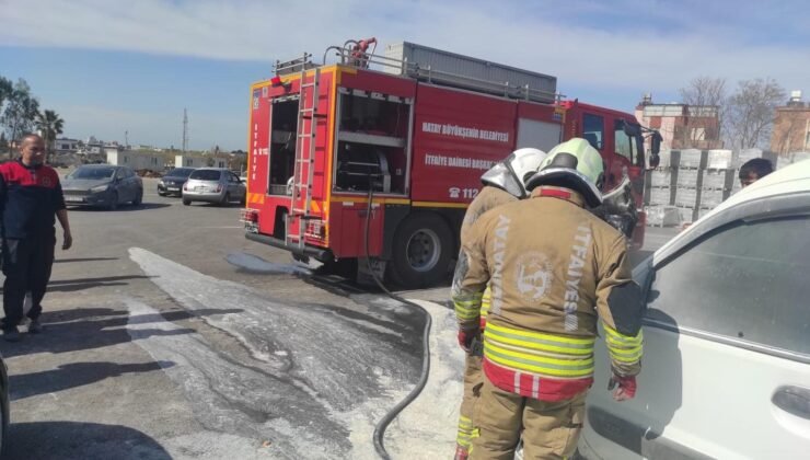 Arsuz’da araç yangını