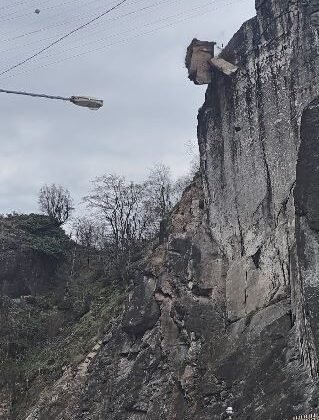 Artvin’de tehlike oluşturan kayalar kontrollü şekilde düşürüldü