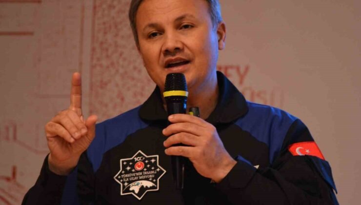 Astronot Alper Gezeravcı, üniversite öğrencileriyle buluştu