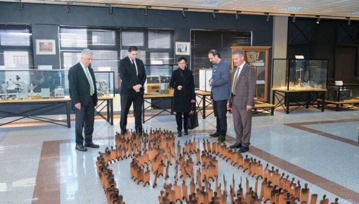 Atatürk Üniversitesi Araştırma Hastanesi Müzesi’nde anlamlı sergi: “Maske, Mesafe, Temizlik”