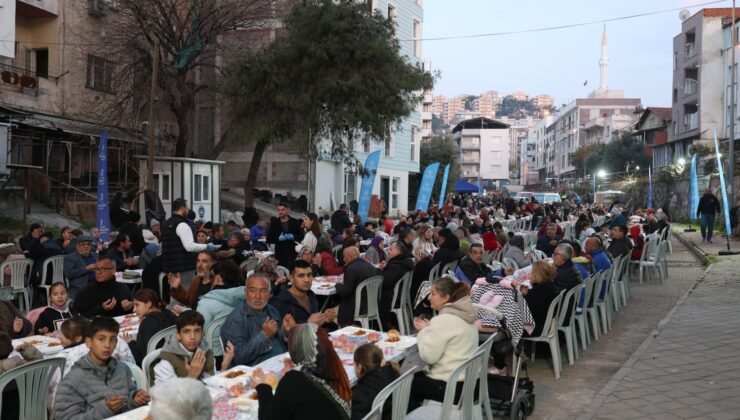 Aydınlılar Büyükşehir’in iftar sofrasında bir araya geldi