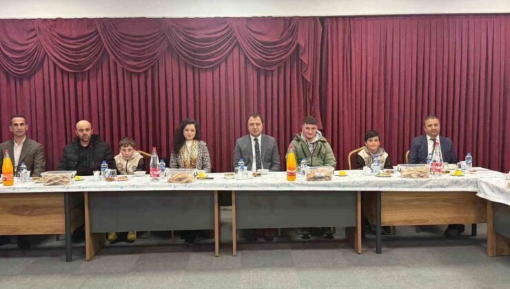 Aydıntepe Kaymakamı çocuklarla iftar sofrasında buluştu