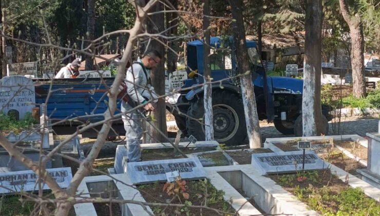 Ayvalık’ta kabristanlar bayram ziyaretine hazır