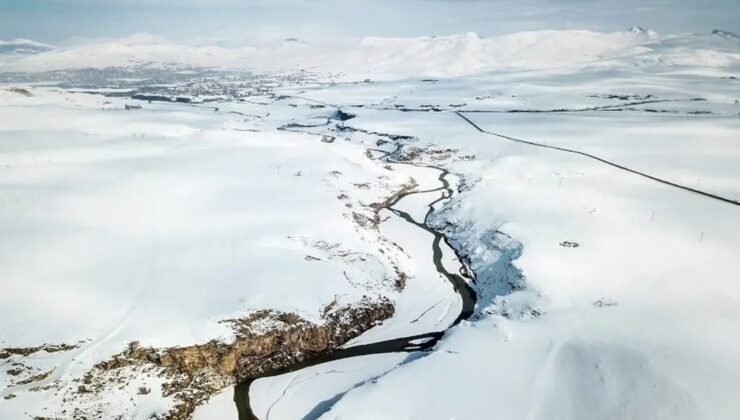 Bahar kapıdayken Diyadin’de kış geri döndü