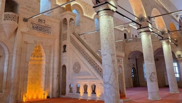 Bakan Ersoy: “Üç tarihi cami yeniden ibadete açılıyor”