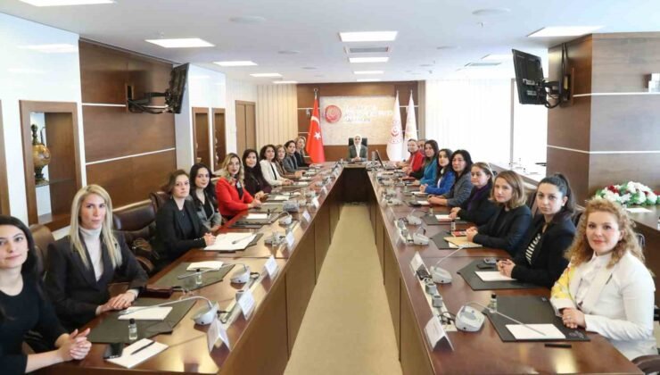 Bakan Göktaş, baroların kadın ve çocuk hakları komisyonu temsilcileriyle bir araya geldi