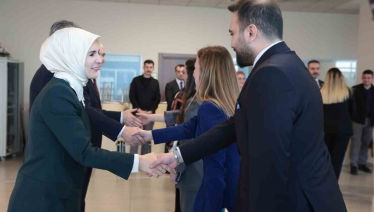 Bakan Göktaş personel ile bayramlaştı