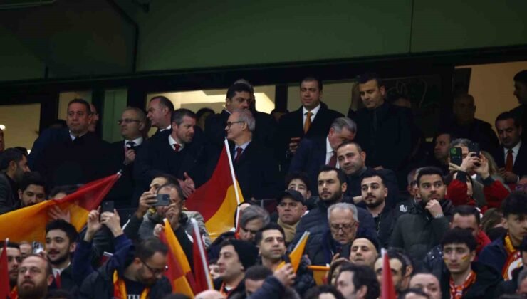 Bakan Osman Aşkın Bak ve TFF Başkanı Hacıosmanoğlu, Galatasaray – Liverpool maçında