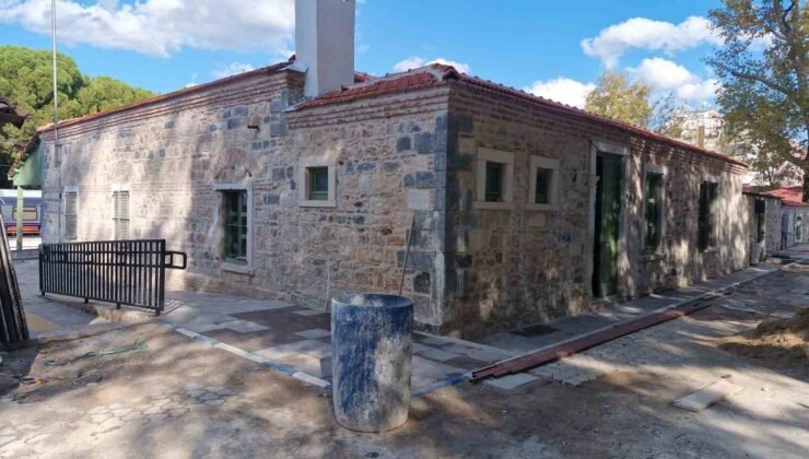 Bakan Uraloğlu: “60 Gar ve istasyonumuzu hem tarihi kimliğini koruyarak hem de modern ihtiyaçlara uygun hale getirerek yeniledik”