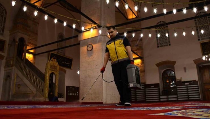 Balıkesir’de cami ve mezarlıklar bayram öncesi temizlendi