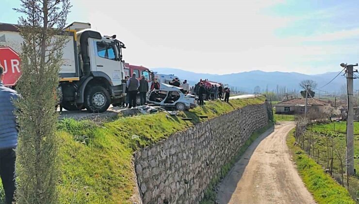 Balıkesir’de feci kaza: 1 ölü, 2 yaralı