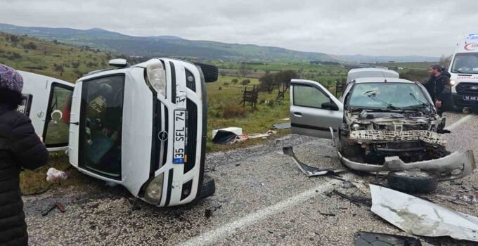 Balıkesir’de trafik kazası: 5 yaralı