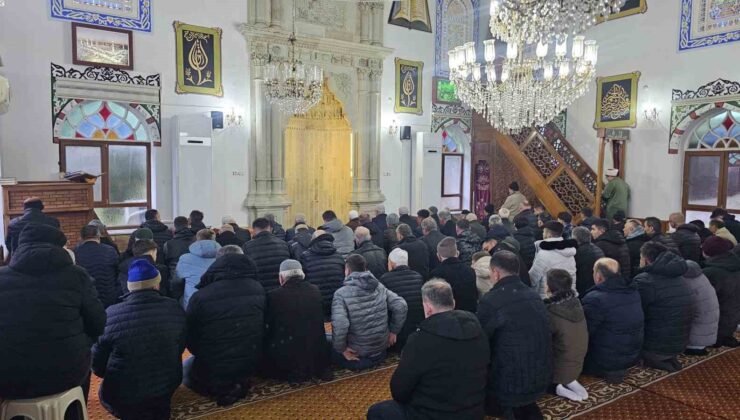 Bandırma’da 72 yıllık gelenek cami içinde sürdürüldü