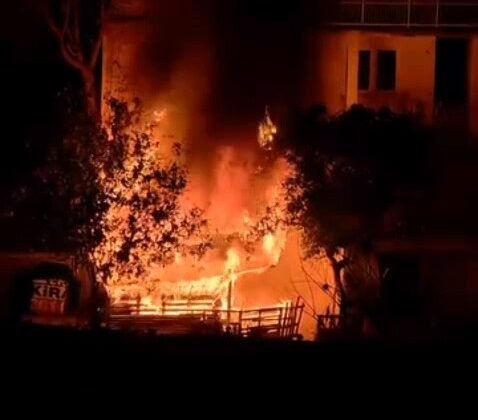 Baraka alevlere teslim oldu